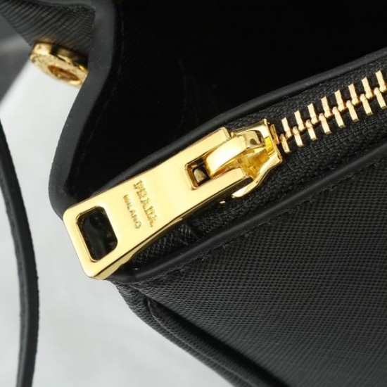 PRADA プラダ 2025FW 新作 人気トートバッグ 高級感 上品 おしゃれデザイン