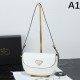PRADA プラダ 2025FW 新作 大容量ショルダーバッグ 高級感漂う 通勤通学に最適
