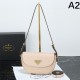 PRADA プラダ 2025FW 新作 大容量ショルダーバッグ 高級感漂う 通勤通学に最適