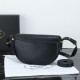 PRADA プラダ 2025FW 新作 大容量ショルダーバッグ 高級感漂う 通勤通学に最適