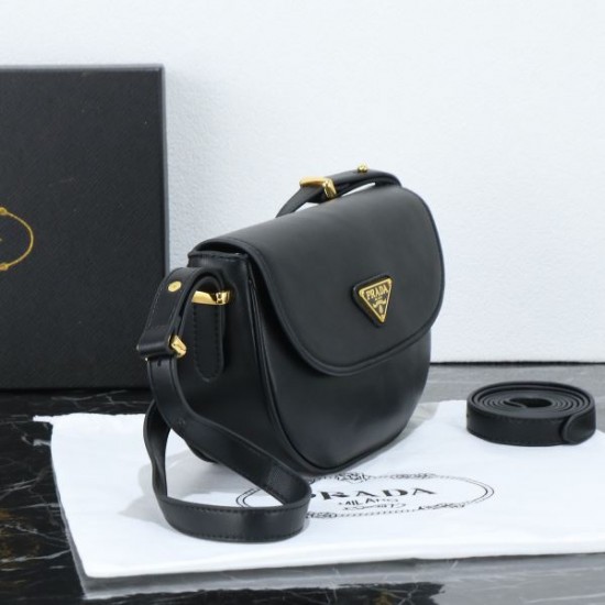 PRADA プラダ 2025FW 新作 大容量ショルダーバッグ 高級感漂う 通勤通学に最適
