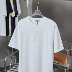 2025SS PRADA プラダ ロゴワッペン付き 半袖Tシャツ クリーンな印象の上質デザイン