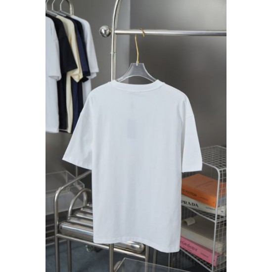 2025SS PRADA プラダ ロゴワッペン付き 半袖Tシャツ クリーンな印象の上質デザイン