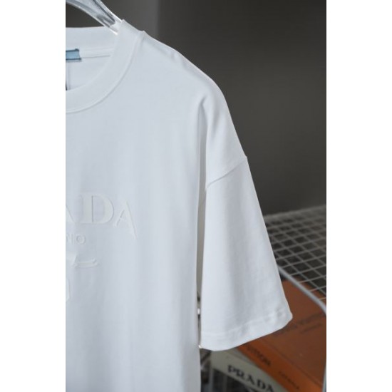 2025SS PRADA プラダ ロゴワッペン付き 半袖Tシャツ クリーンな印象の上質デザイン