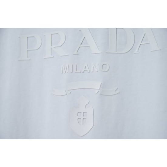 2025SS PRADA プラダ ロゴワッペン付き 半袖Tシャツ クリーンな印象の上質デザイン