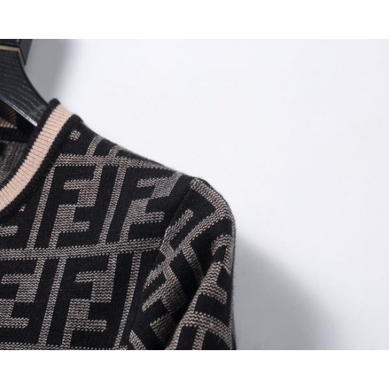 2025秋冬 セーター FENDI フェンディ 今年らしい着こなし完成モデル