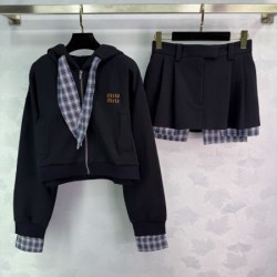 MIU MIU ミュウミュウ セットアップ 2025秋冬新作 カジュアルに着こなせる注目コーデ