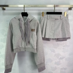 MIU MIU ミュウミュウ セットアップ 2025秋冬新作 カジュアルに着こなせる注目コーデ