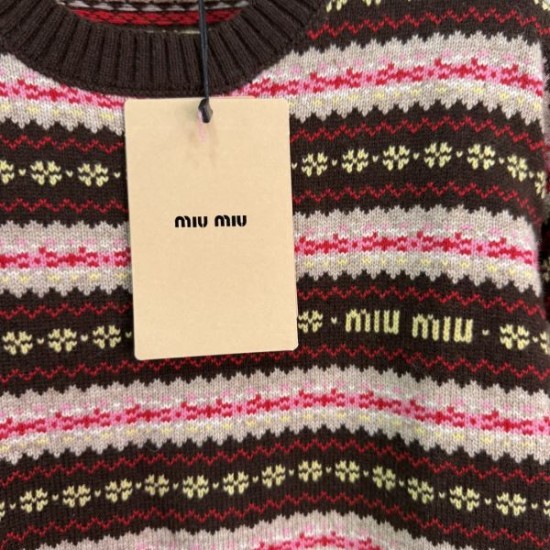 MIU MIU ミュウミュウ プルオーバーニット 2025秋冬新作 魅力満載のトレンドスタイル