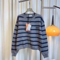 MIU MIU ミュウミュウ ウールカーディガン 2025秋冬新作 この秋冬注目のトレンドトップス