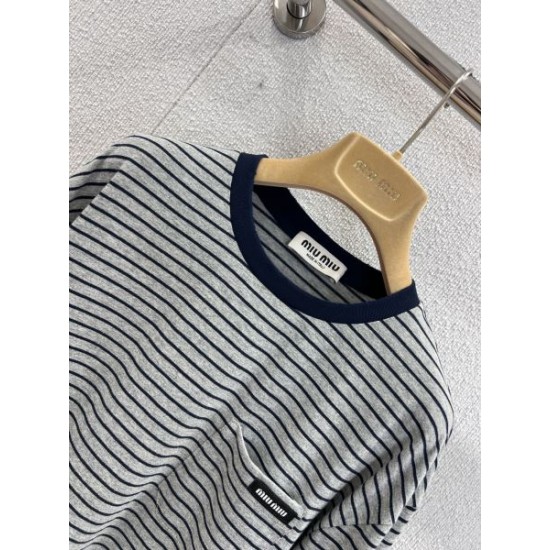 MIU MIU ミュウミュウ 長袖Tシャツ 2025秋冬新作 最旬トレンド間違いなしの新作Tシャツ