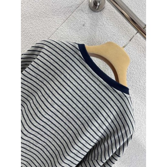 MIU MIU ミュウミュウ 長袖Tシャツ 2025秋冬新作 最旬トレンド間違いなしの新作Tシャツ