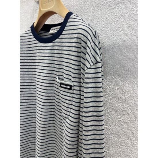 MIU MIU ミュウミュウ 長袖Tシャツ 2025秋冬新作 最旬トレンド間違いなしの新作Tシャツ