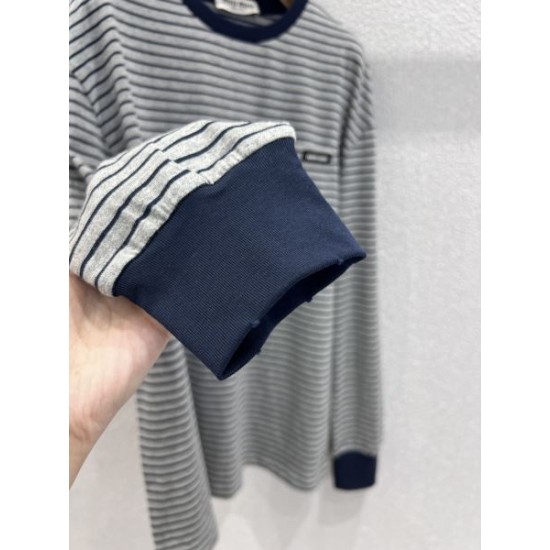 MIU MIU ミュウミュウ 長袖Tシャツ 2025秋冬新作 最旬トレンド間違いなしの新作Tシャツ