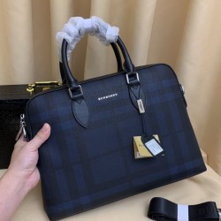 2025FW ブリーフケース BURBERRY バーバリー 高級感あふれるビジネスバッグ 通勤通学に最適