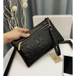 2025FW クラッチバッグ BURBERRY バーバリー 希少限定 入手困難なラグジュアリーバッグ
