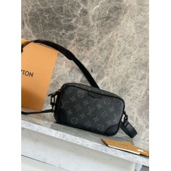 LOUIS VUITTON ルイヴィトン モノグラム エクリプス レザー ショルダーバッグ クロスボディ ブラック メンズ 2026SS