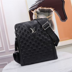 2025FW ショルダーバッグ LOUIS VUITTON ルイヴィトン 秋冬マストハブアイテム 高級感抜群