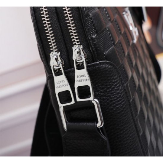 2025FW ショルダーバッグ LOUIS VUITTON ルイヴィトン 秋冬マストハブアイテム 高級感抜群