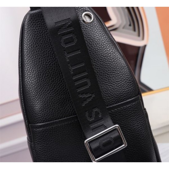 2025FW チェストバッグ LOUIS VUITTON ルイヴィトン 雑誌掲載 秋冬注目のおしゃれバッグ
