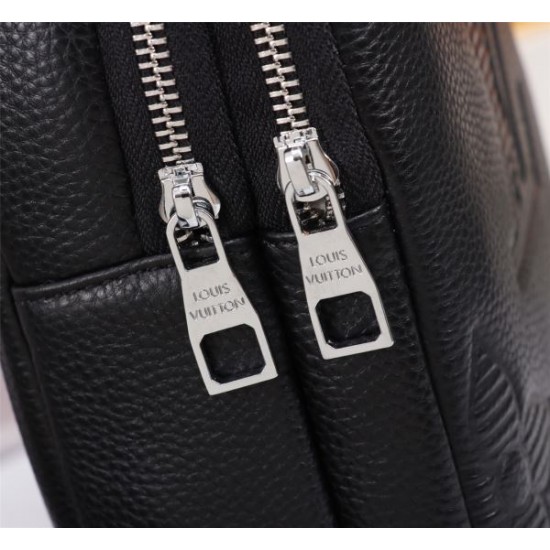 2025FW チェストバッグ LOUIS VUITTON ルイヴィトン 雑誌掲載 秋冬注目のおしゃれバッグ