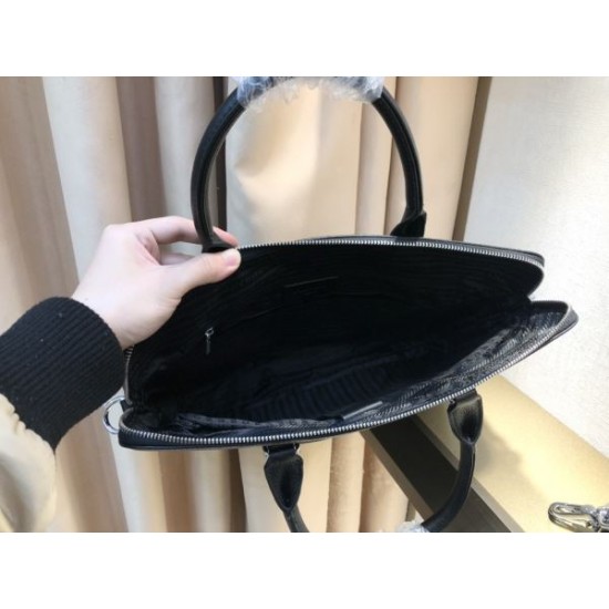 2025FW ブリーフケース PRADA プラダ トレンド感たっぷり 秋冬注目の新作バッグ