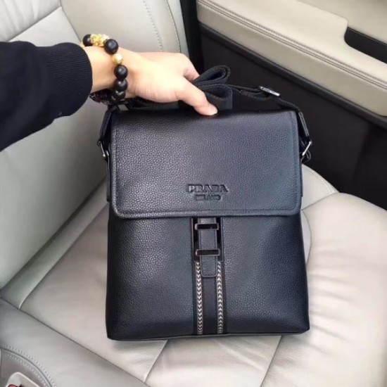 2025FW ショルダーバッグ PRADA プラダ ブランドロゴが映える 上質ショルダーバッグ