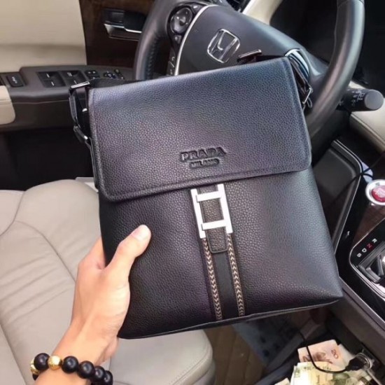 2025FW ショルダーバッグ PRADA プラダ ブランドロゴが映える 上質ショルダーバッグ