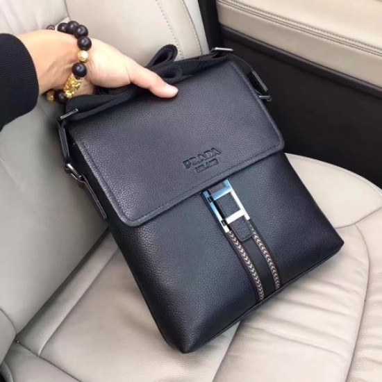 2025FW ショルダーバッグ PRADA プラダ ブランドロゴが映える 上質ショルダーバッグ