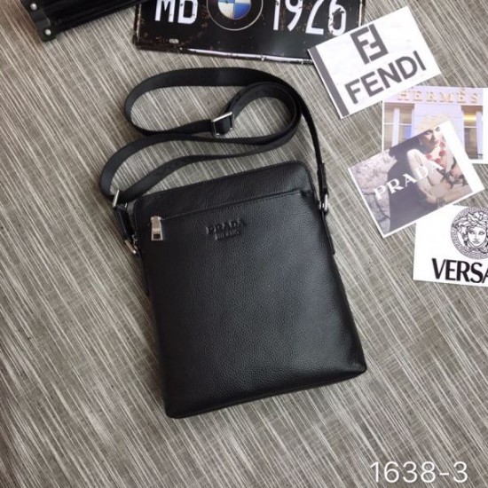 2025FW ショルダーバッグ PRADA プラダ 最新トレンド 新品で登場する大注目アイテム