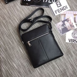 2025FW ショルダーバッグ PRADA プラダ 最新トレンド 新品で登場する大注目アイテム