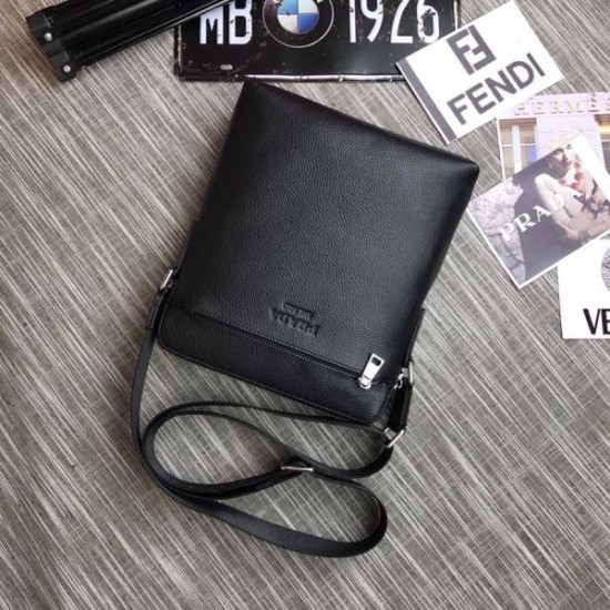 2025FW ショルダーバッグ PRADA プラダ 最新トレンド 新品で登場する大注目アイテム