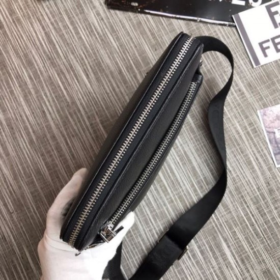 2025FW ショルダーバッグ PRADA プラダ 最新トレンド 新品で登場する大注目アイテム