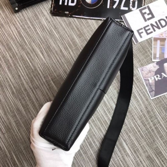 2025FW ショルダーバッグ PRADA プラダ 最新トレンド 新品で登場する大注目アイテム