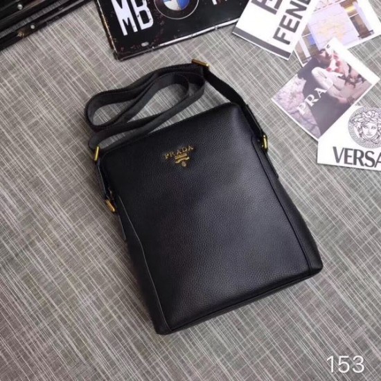 2025FW ショルダーバッグ PRADA プラダ 今季も継続人気 高級感漂うクラシックモデル