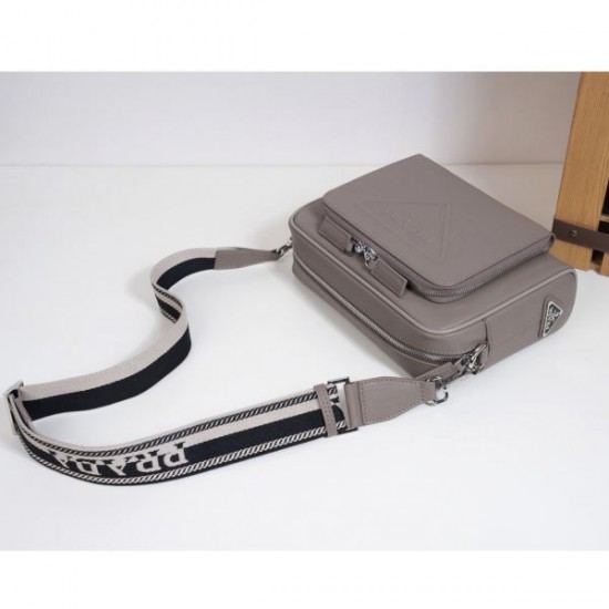 2025FW ショルダーバッグ PRADA プラダ シンプルで着回し力抜群 デイリーユースに最適