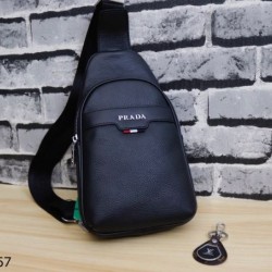 2025FW チェストバッグ PRADA プラダ 引き続き人気の秋冬トレンドバッグ