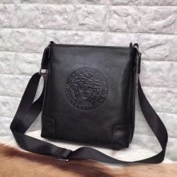 2025FW ショルダーバッグ VERSACE ヴェルサーチェ 新作登場 おしゃれ度を格上げする注目アイテム
