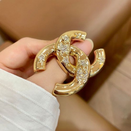 2026新品 ブローチ CHANEL シャネル コーデを格上げする大注目作