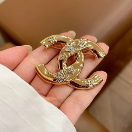 2026新品 ブローチ CHANEL シャネル コーデを格上げする大注目作