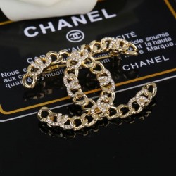 2026新品 ブローチ CHANEL シャネル カジュアルにも映える万能デザイン