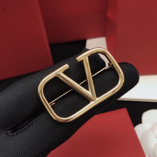 2026新品 ブローチ VALENTINO ヴァレンティノ きれいめ印象を演出する逸品