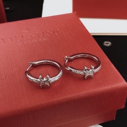 2026新品 イヤリング CELINE セリーヌ 明るい雰囲気が漂う高級感