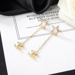 2026新品 イヤリング CHANEL シャネル 足注目アイテム！ユニークデザイン