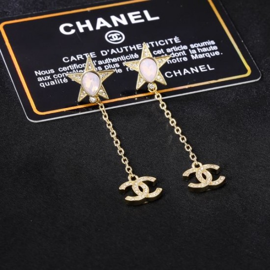 2026新品 イヤリング CHANEL シャネル 足注目アイテム！ユニークデザイン