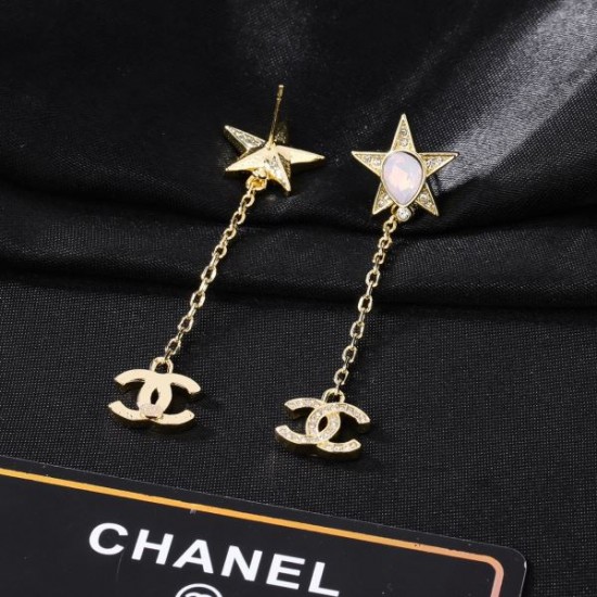 2026新品 イヤリング CHANEL シャネル 足注目アイテム！ユニークデザイン