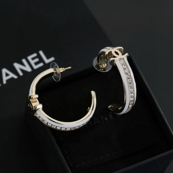 2026新品 イヤリング CHANEL シャネル 着まわし抜群のカラー！多シーズン対応