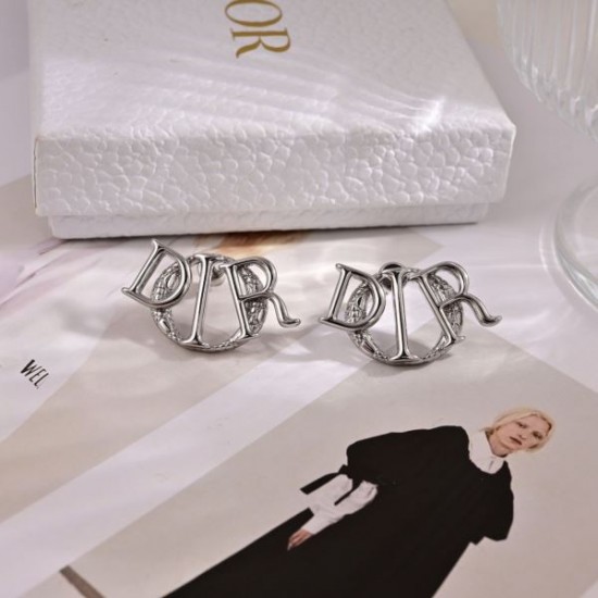2026新品 イヤリング DIOR ディオール 今の季節にぴったりのおすすめアイテム