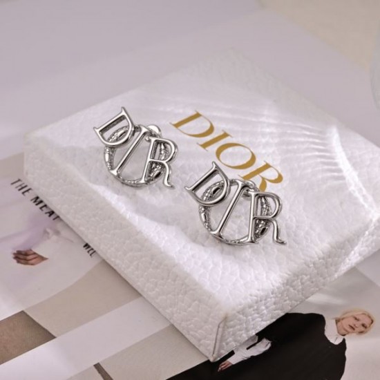 2026新品 イヤリング DIOR ディオール 今の季節にぴったりのおすすめアイテム