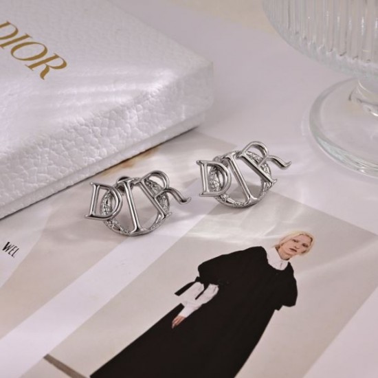 2026新品 イヤリング DIOR ディオール 今の季節にぴったりのおすすめアイテム